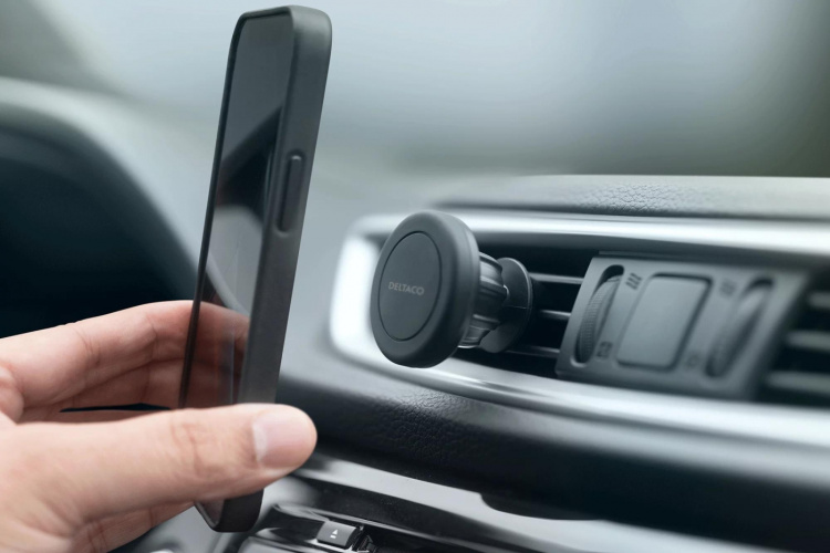 DELTACO Magnetisk, justerbar bilholder for smarttelefoner, svart