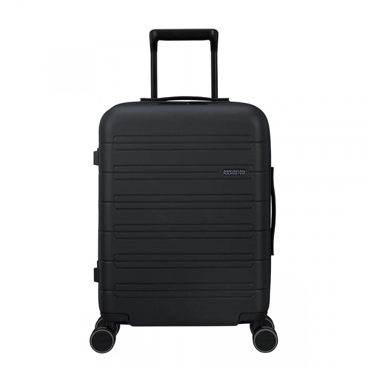 American Tourister Nova Stream Spinner 55/20 Expand Svart American Tourister Nova Stream Spinner 55/20 Expand Svart