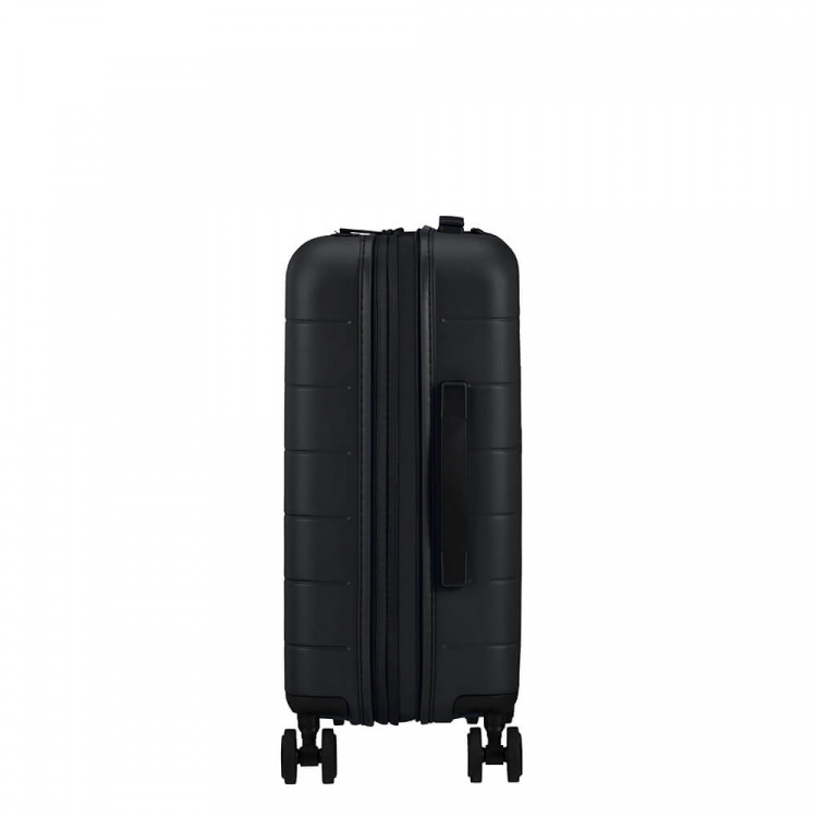 American Tourister Nova Stream Spinner 55/20 Expand Svart American Tourister Nova Stream Spinner 55/20 Expand Svart