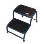 Fotskammel i metall med 2 trinn, 43x62x42 cm