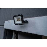 brennenstuhl LED Spotlight JARO 3060 / LED Floodlight 20W for utendørs bruk (LED utendørslys for veggmontering, med 2300lm, laget av aluminium av høy kvalitet, IP65)