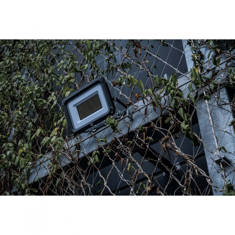 brennenstuhl LED Spotlight JARO 20060 / LED Floodlight 150W for utendørs bruk (LED utendørslys for veggmontering, med 17500lm, laget av aluminium av høy kvalitet, IP65)