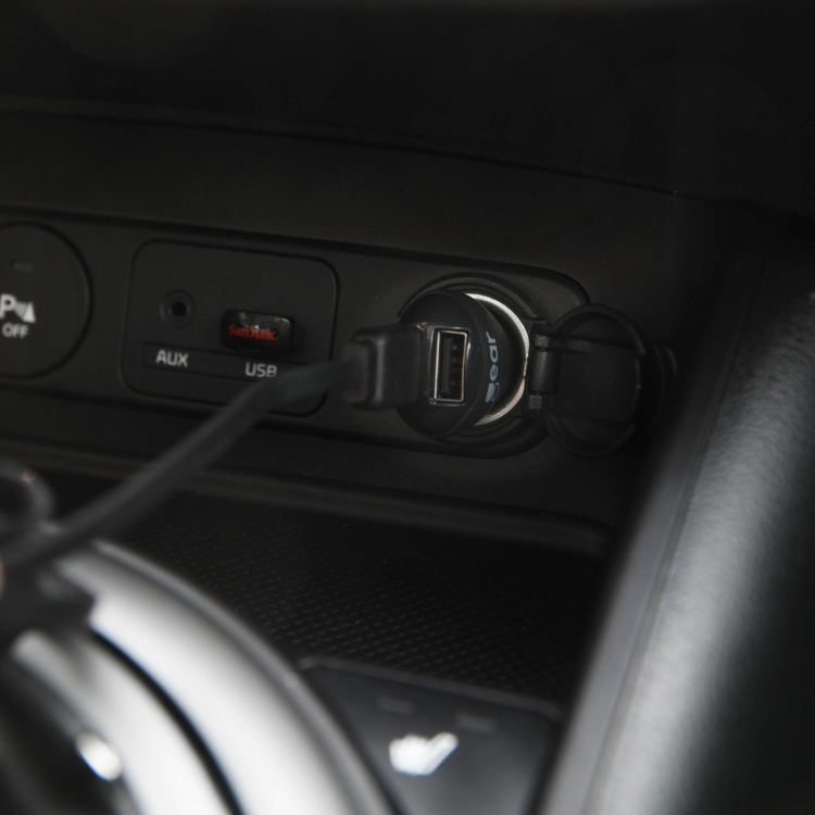 Gear Lader 12-24V 2xUSB 2,4A Svart MicroUSB Kabel 1m Gear Lader 12-24V 2xUSB 2,4A Svart MicroUSB Kabel 1m