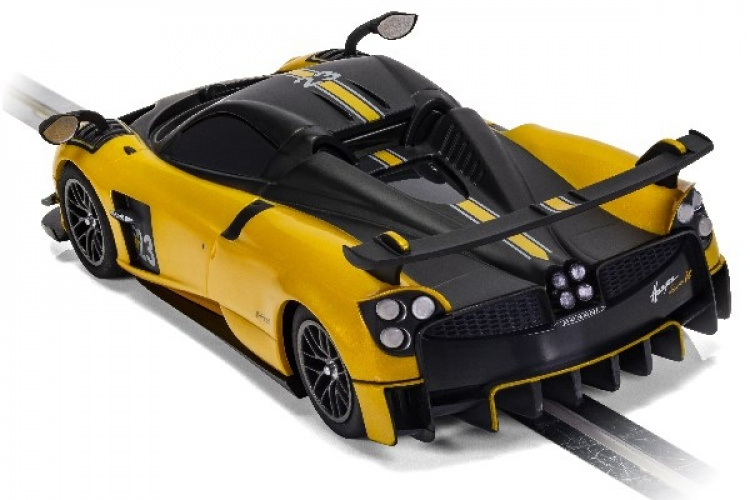 Scalextric Pagani Huayra BC Roadster 1:32, gul