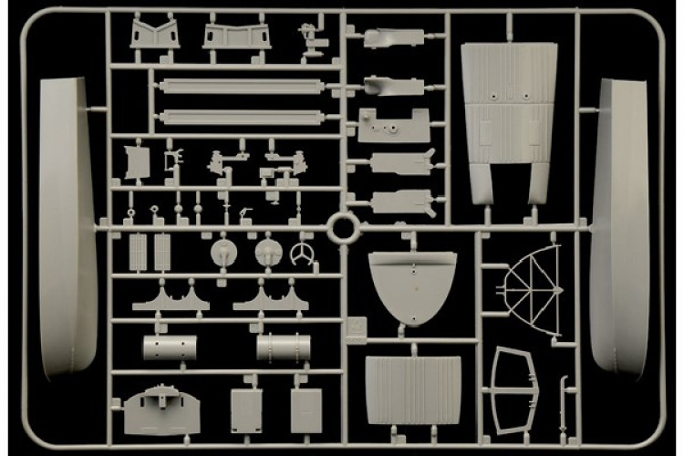 Italeri 1:35 M.T.M. \'Barchino\' med mannskap Italeri 1:35 M.T.M. \'Barchino\' med mannskap