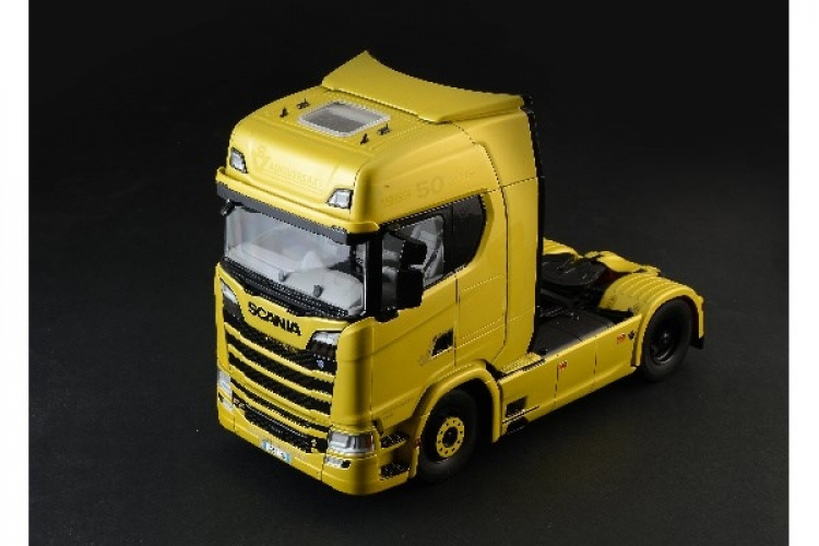 Italeri 1: 24 Scania S730 Highline 4x2