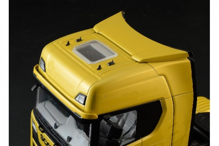 Italeri 1: 24 Scania S730 Highline 4x2