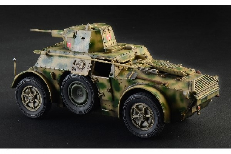 Italeri 1:35 AB 41 med Bersaglieri italiensk infanteri Italeri 1:35 AB 41 med Bersaglieri italiensk infanteri