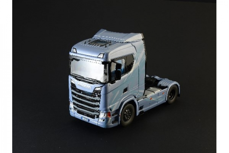 Italeri 1:24 Scania S770 4x2 med normalt tak