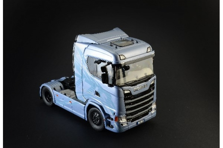 Italeri 1:24 Scania S770 4x2 med normalt tak