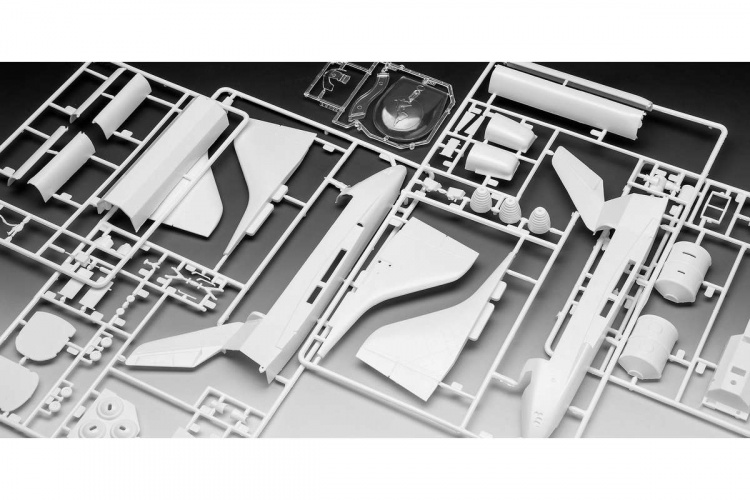 Revell James Bond \'Moonraker\' 1:144 gift set Revell James Bond \'Moonraker\' 1:144 gift set