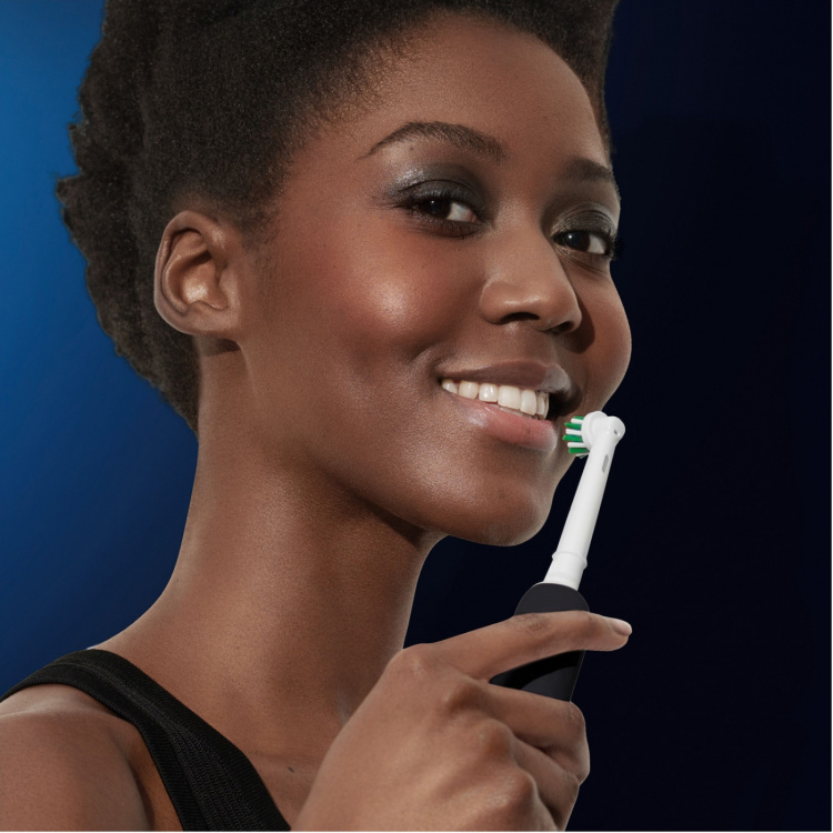 Oral B Elektrisk tannbørste Pro1 Black + ekstra refill