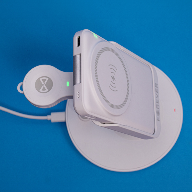 Forever MACS-100 - 5-i-1 trådløs ladestasjon med bærbar Qi Powerbank 5000 mAh, hvit Forever MACS-100 - 5-i-1 trådløs ladestasjon med bærbar Qi Powerbank 5000 mAh, hvit