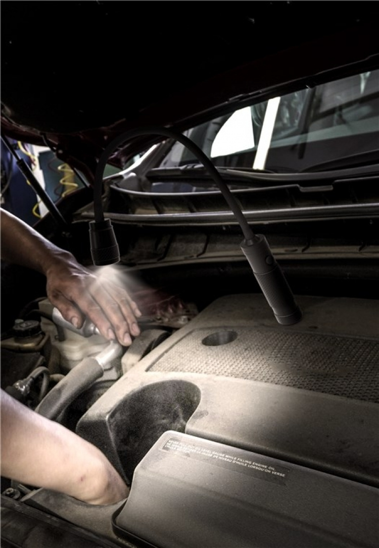 Goobay Zoom 230 LED-arbeidslampe med 230 lm og kjølig hvitt lys (8000 K), perfekt for arbeid, fritid og i bilen