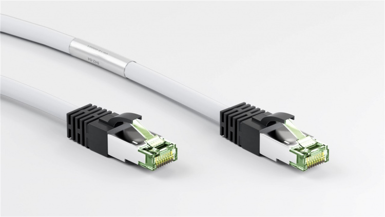 Goobay CAT 8.1-koblingsledning, S/FTP (PiMF), hvit 99,9 % oksygenfri kobberleder (OFC), AWG 24, halogenfri kappe (LSZH), 0,25 m