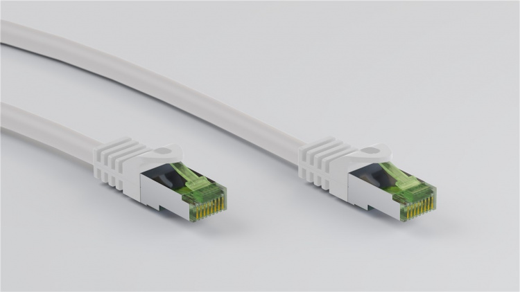 Goobay RJ45-koblingskabel med CAT 8.1 S/FTP-råkabel, AWG 26, hvit kobberleder, LSZH halogenfri kabelmantel, RJ45-kontakt (CAT 6A), 7,5 m