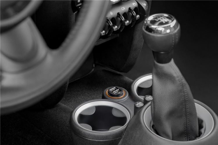 Goobay Apple Lightning-bil lader (12 W) billaderadapter og Apple Lightning-kabel 1,0 m (svart)