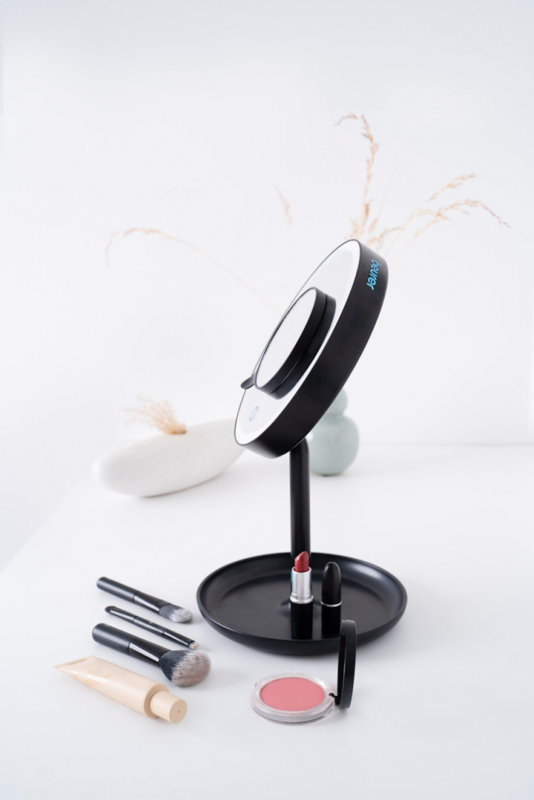 Beurer BS 45 sminkespeil, svart 17,5 cm, med LED-lys og forstørrelsesspeil, batteridrevet