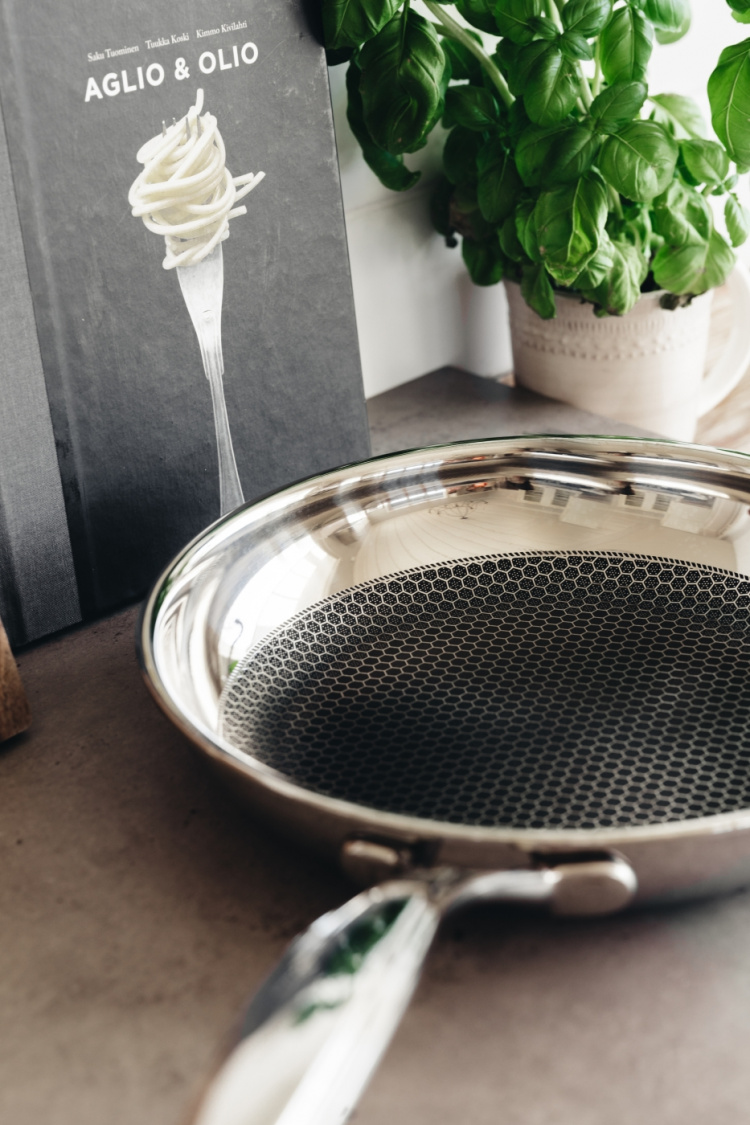 Heirol Pro Steelsafe stekepanne, rustfritt stål + non-stick-belegg, 24 cm. Heirol Pro Steelsafe stekepanne, rustfritt stål + non-stick-belegg, 24 cm.