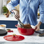 Tefal Air støpejernspanne, 5,7 L, rød