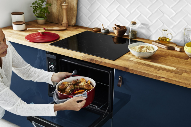 Tefal Air støpejernspanne, 4,7 L, rød