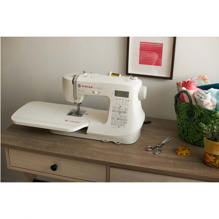 Singer Symaskin C7225 Elektronisk 97 sting inkl. forlengerbord Singer Symaskin C7225 Elektronisk 97 sting inkl. forlengerbord