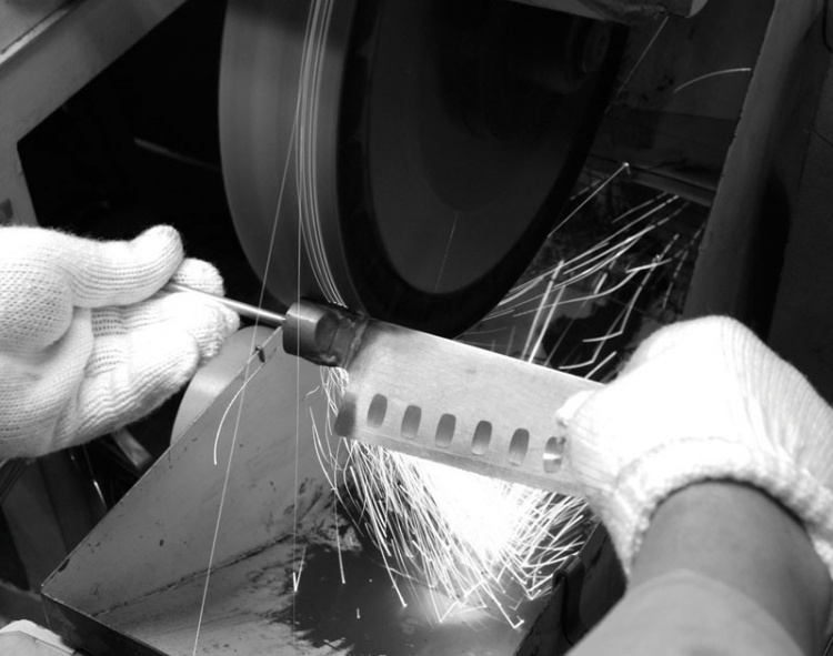 KAI Shun Classic DM0718 18 cm - Santoku-kniv med oval sliping