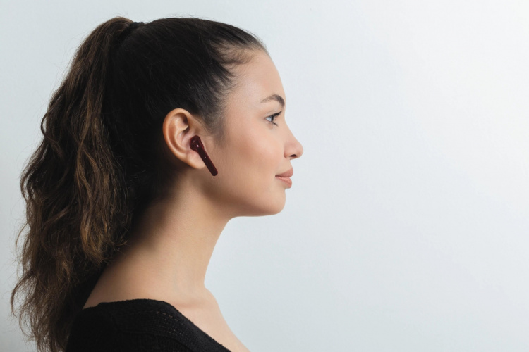 Puro Bluetooth Slim Pod-øretelefoner med ladestasjon, rød