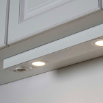 Llitt Emma 580 Kjøkkenbenklampe 2xspot + stikkontakt 3000K 650lm 580cm Llitt Emma 580 Kjøkkenbenklampe 2xspot + stikkontakt 3000K 650lm 580cm