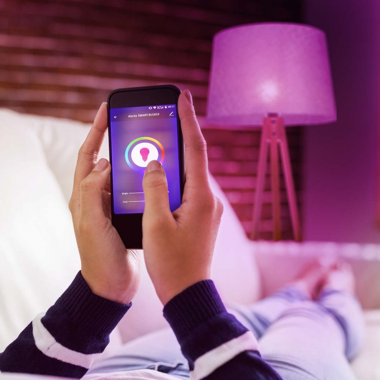 Alecto Smart LED-fargelampe med Wi-Fi E27 9W