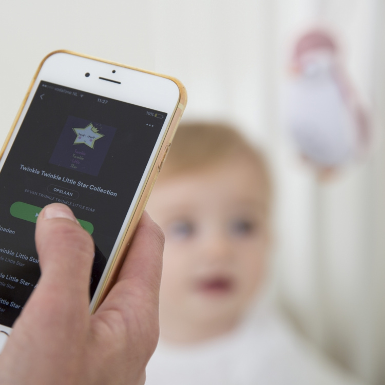 Zazu Zoe Zoe høyttaler nattlys, pingvin, grå Zazu Zoe Zoe høyttaler nattlys, pingvin, grå