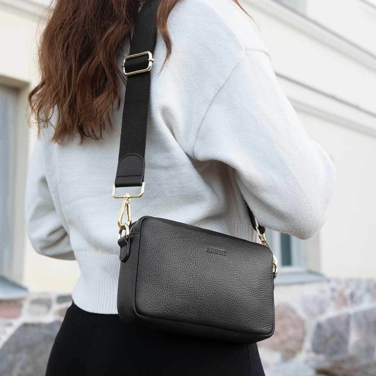 Aarni Crossbody Bag, svart, sølvfarget glidelås