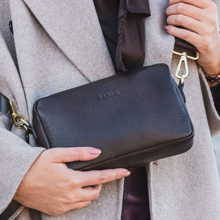 Aarni Crossbody Bag, svart, glidelås i gull