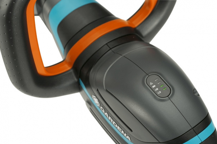 GARDENA ComfortCut 60 18V P4A batteridrevet hekksaks med 2,6 Ah batteri