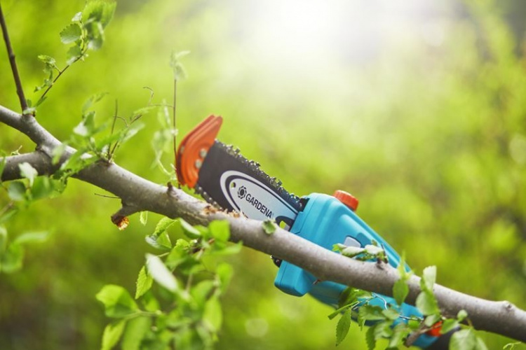 GARDENA TCS 20 18V P4A motorsag med 2,6 Ah batteri GARDENA TCS 20 18V P4A motorsag med 2,6 Ah batteri