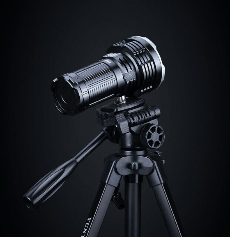 Fenix LR50R lommelykt