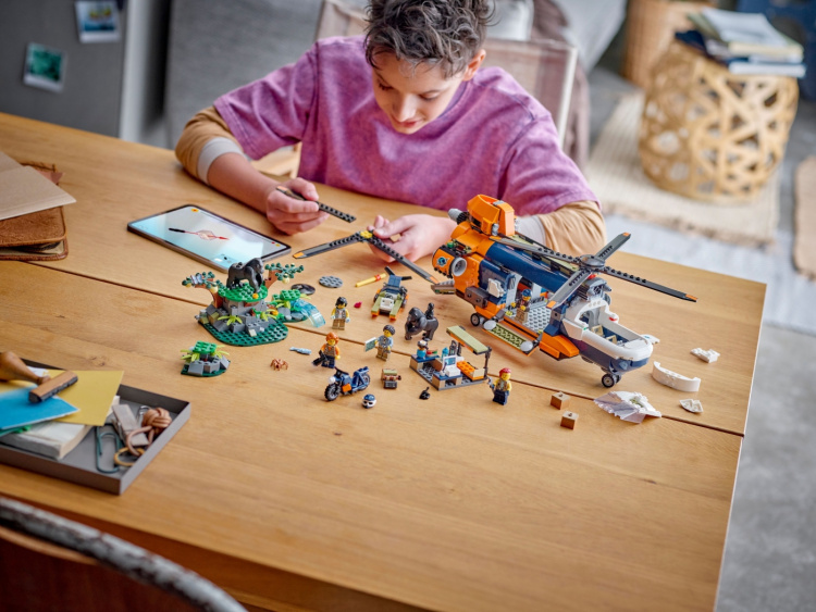 LEGO City Exploration 60437 - Helikopter fra jungelutforskeren i leiren