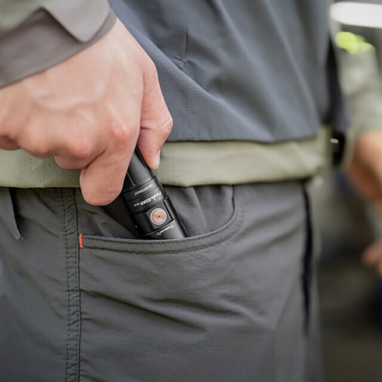 Fenix E28R V2.0 lommelykt, 1700 lm