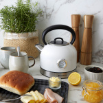 Champion Vannkoker Retro 1,7L VK402 Creme hvit Champion Vannkoker Retro 1,7L VK402 Creme hvit