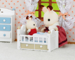 Sylvanian Families Sjokoladekanin babysett (barneseng) Sylvanian Families Sjokoladekanin babysett (barneseng)