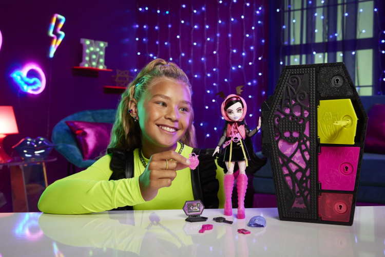 Monster High Skulltimate Secrets: Neon Frights Draculaura - motedukke
