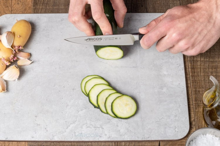 ARCOS Manhattan smidd grønnsakskniv, 13 cm