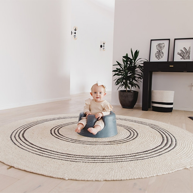 Bumbo Floor Seat - babystol, kjølig grå