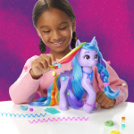 Hasbro My Little Pony 9 tommers Crystal Magic Izzy Hasbro My Little Pony 9 tommers Crystal Magic Izzy