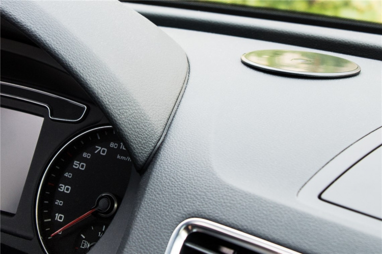 Goobay Smarttelefonholder med sugekopp Slim for enkel og sikker montering i bilen