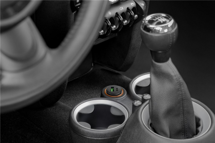 Goobay Dual USB Fast Car Charger Lightning (27 W) billadeadapter med 1x USB-C™ og 1x USB-A, USB-C™ Lightning-kabel, 1 m, svart