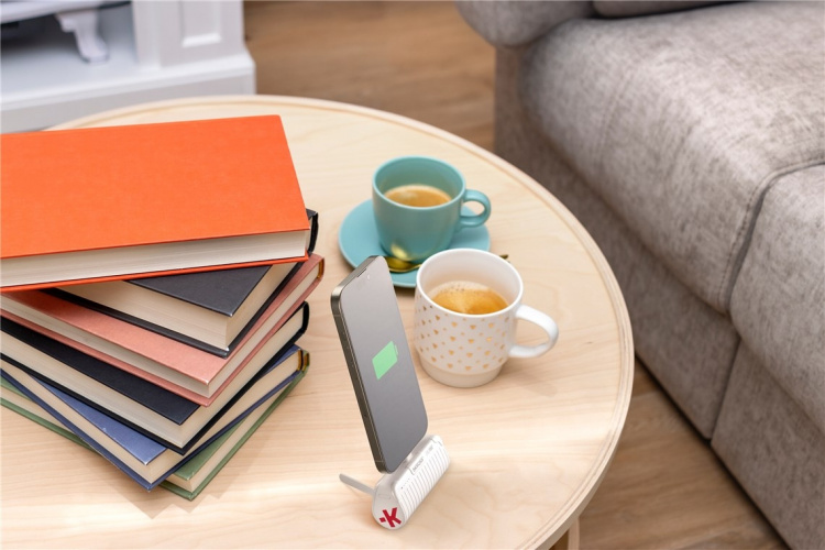 SKROSS Power Stand 18,5 W, 5000 mAh powerbank og smarttelefonstativ i ett
