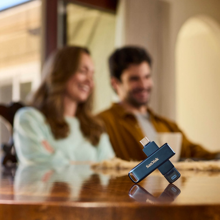 SanDisk USB-stasjon Phone Drive 128 GB SanDisk USB-stasjon Phone Drive 128 GB