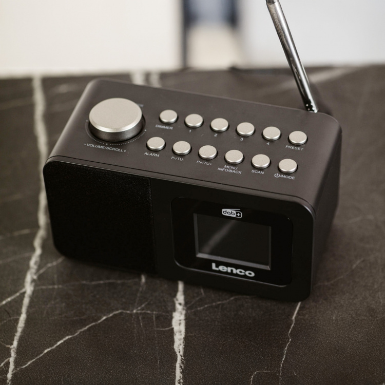 Lenco DAB+/FM-radiovekkerklokke med fargeskjerm, sleep timer og dobbel alarmfunksjon Svart