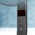 Midea Gulvvifte med 3 hastigheter og fjernkontroll, svart